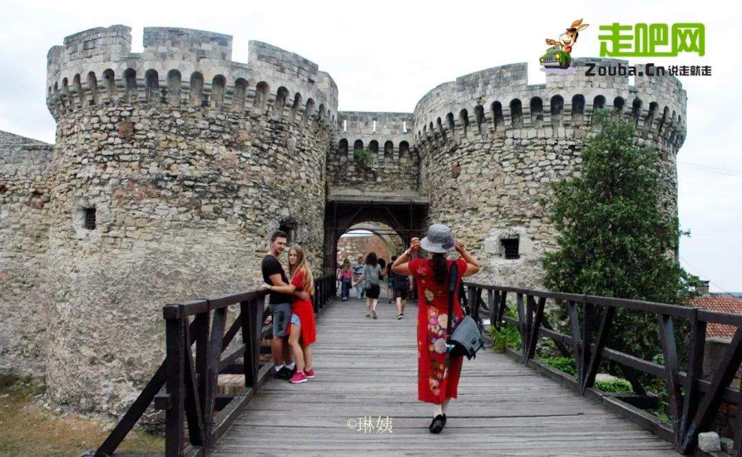 女教师3年游20国,六十岁的女人一个人穷游中国