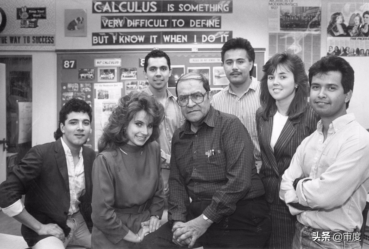 跟学生讲帮派黑话，当堂刀劈课桌，他用自己的方式改变了美国