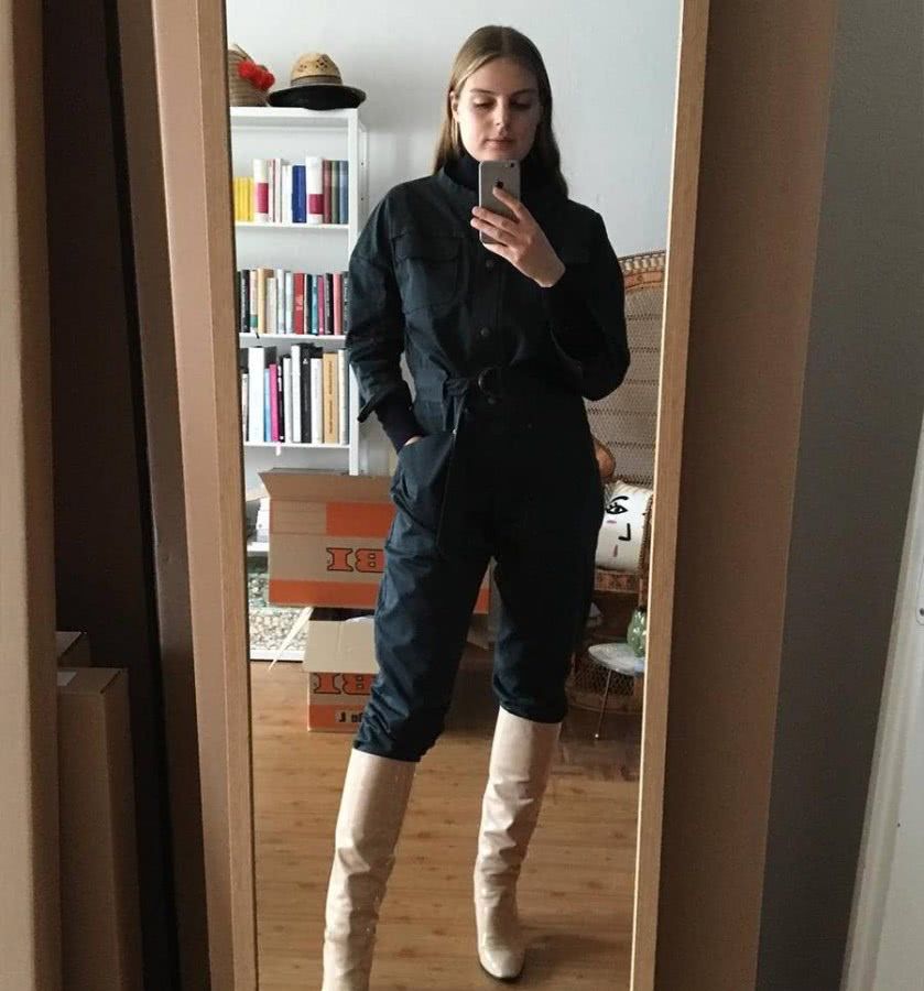 宽松裤子塞到靴子里的穿搭,最时髦的裤子配靴子