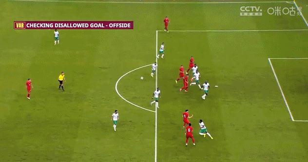 国足大胜后全队赛后谢场,国足输后名场面