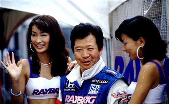 藤原拓海的ae86到底是什么车,藤原拓海ae86与夏树见面场景