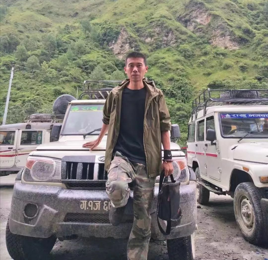 山东人金三角玩直播，枪口顶脑袋也淡定：“没有钱解决不了的事”