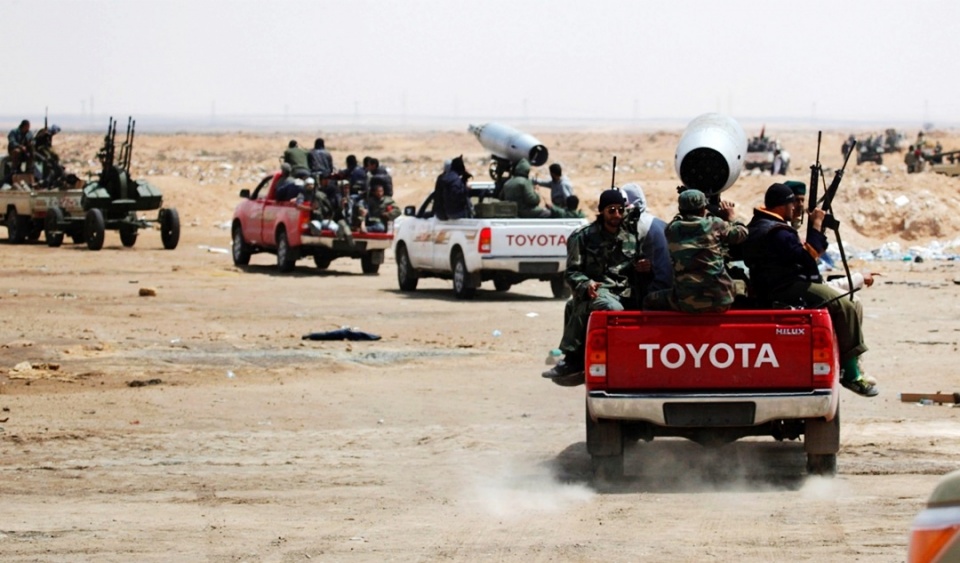 弓弩射火箭弹、煤气罐炮、钢管大狙,细数各种DIY*器武**