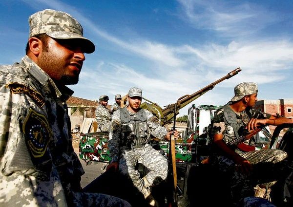 利比亚乱局不光赖大国：小国也纷纷加入直接派万吨大船输送*器武**