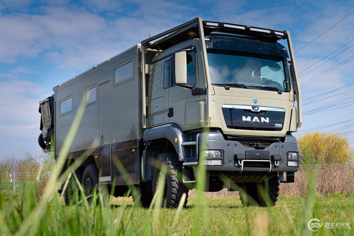 欧美顶级越野房车售价上千万,进口5米长2米高顶级越野房车