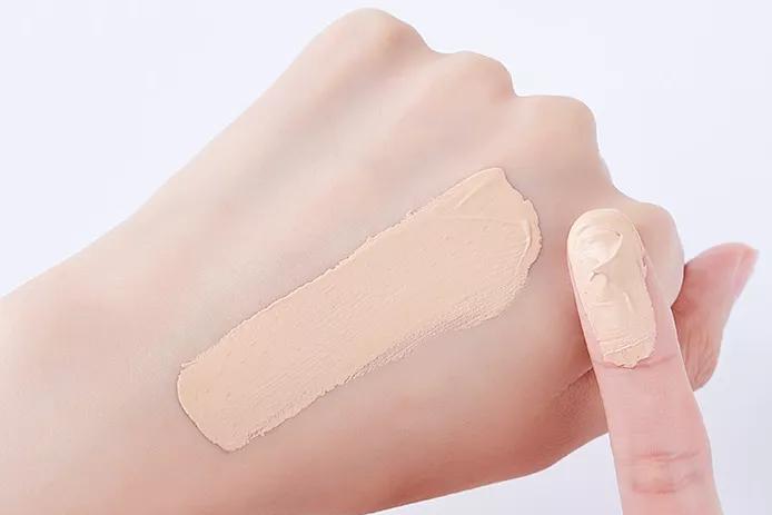 粉底推荐平价持妆不暗沉,遮瑕力超好的平价粉底