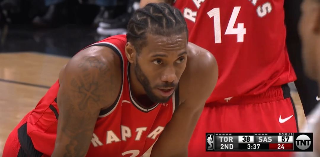 马刺球迷狂嘘伦纳德,马刺球迷伦纳德被骂视频