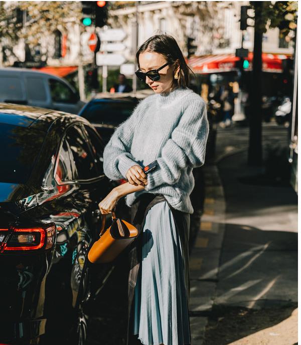 秋冬加厚针织毛衣,减龄又保暖的针织毛衣