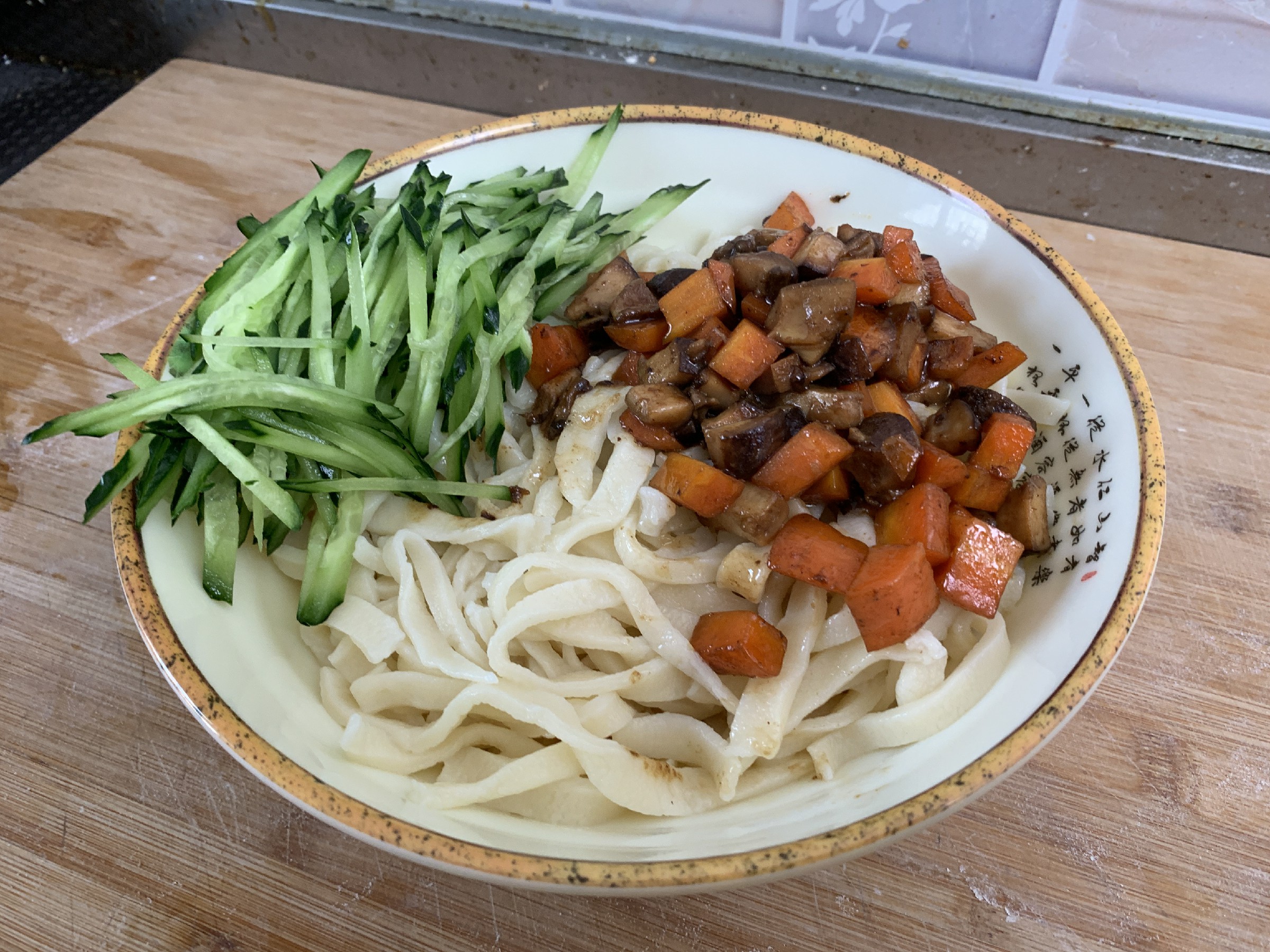 手擀面添加什么让面条筋道,手擀面面条怎么筋道