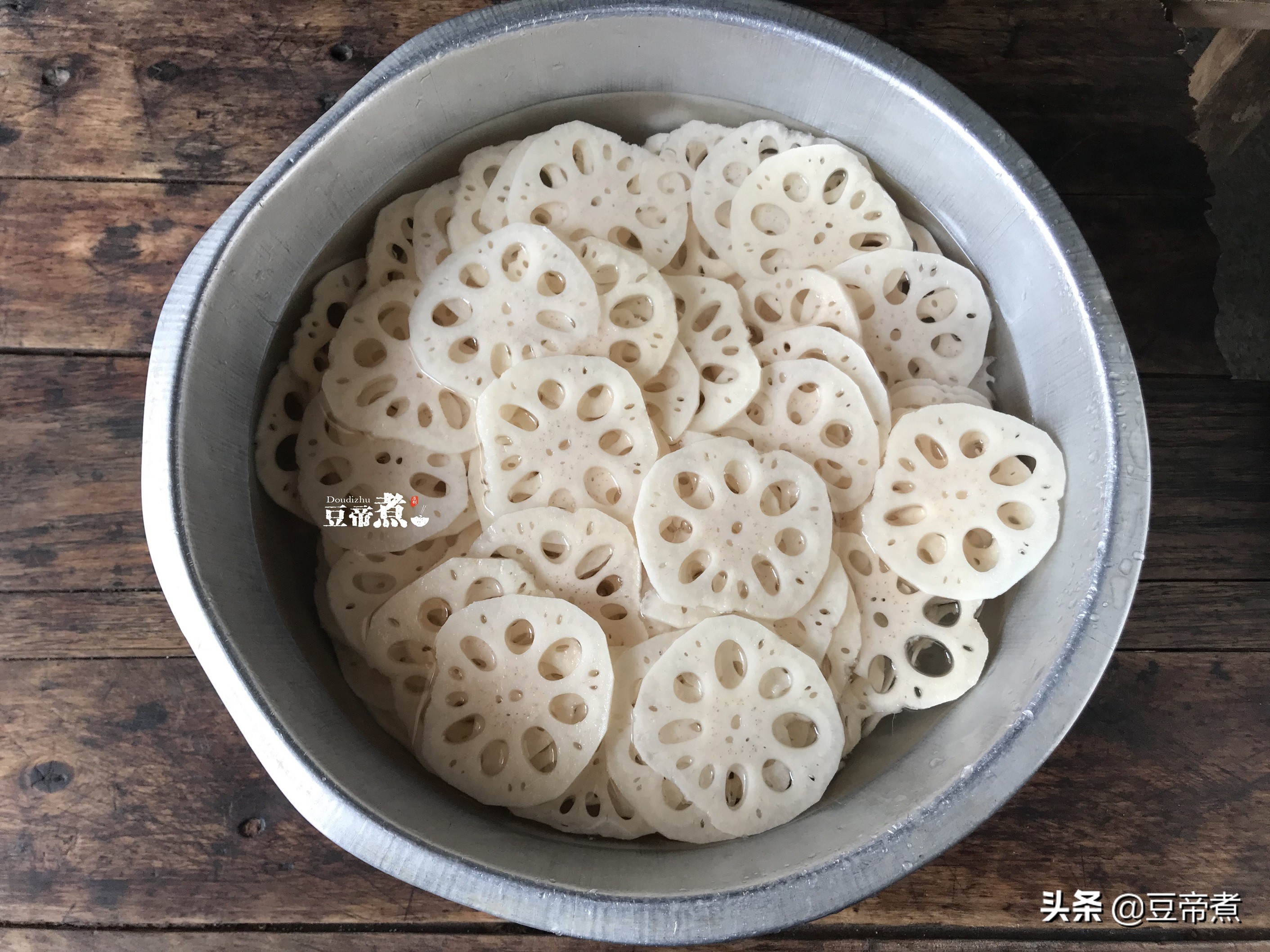 莲藕怎么炒清脆好吃,莲藕怎么样炒才不变色