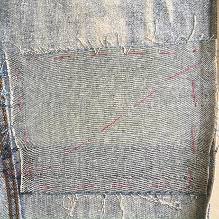 牛仔裤的膝盖烂了怎样补,牛仔裤的膝盖烂了怎么拿线缝