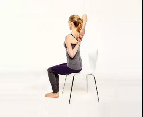 办公室瑜伽腰腹椅子动作,办公室久坐瑜伽锻炼方法