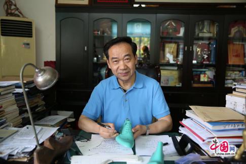 为什么鞋子有胶水味,鞋子的胶水味道重对身体有害吗