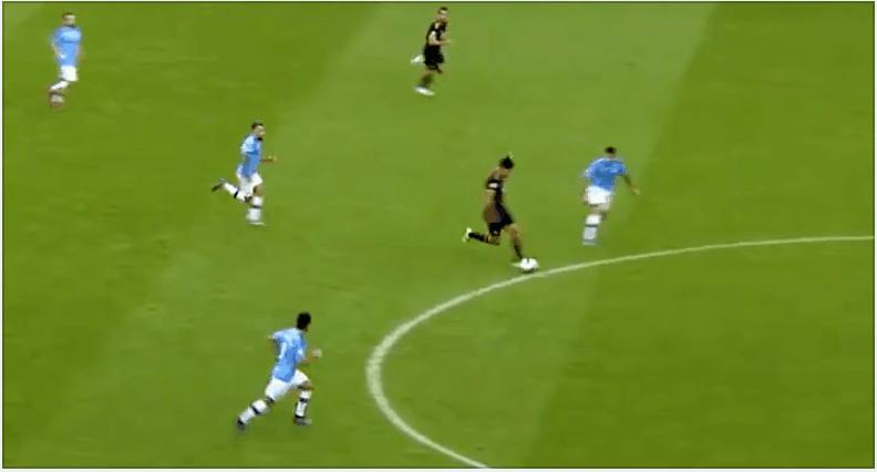 不会射门的后卫,特拉奥雷的精彩进球