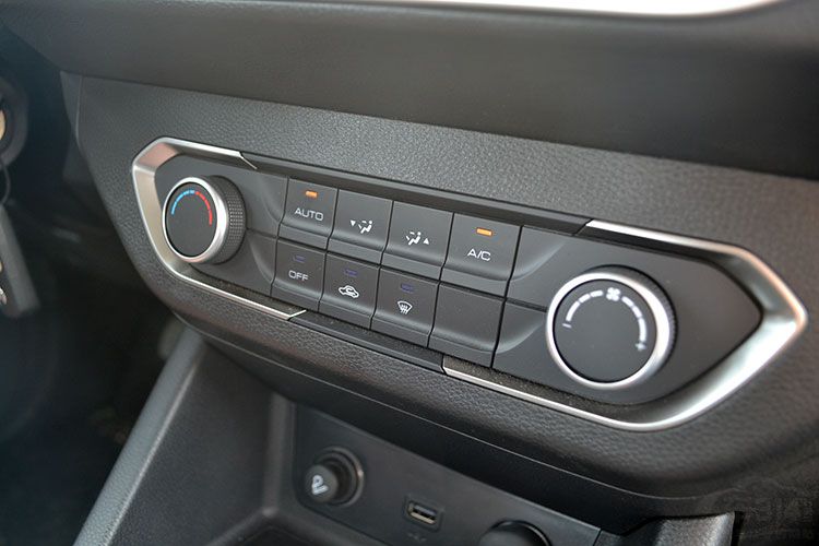 19款长城皮卡风骏7越野视频,中国生产的6驱皮卡