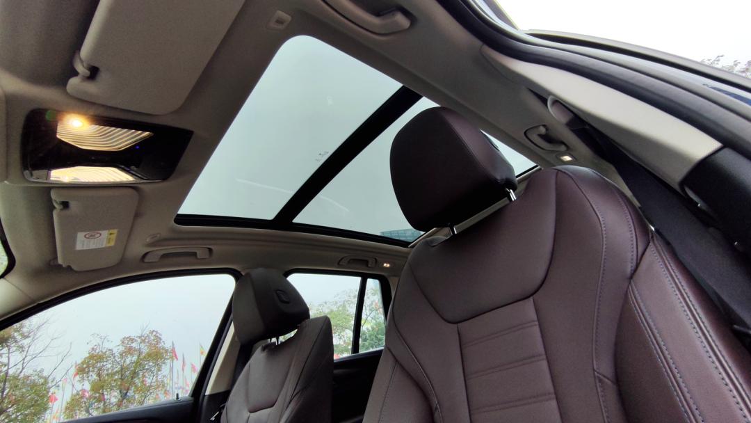 2022款宝马x3曜夜领先版试驾,奔驰glc300l对比宝马x3试驾