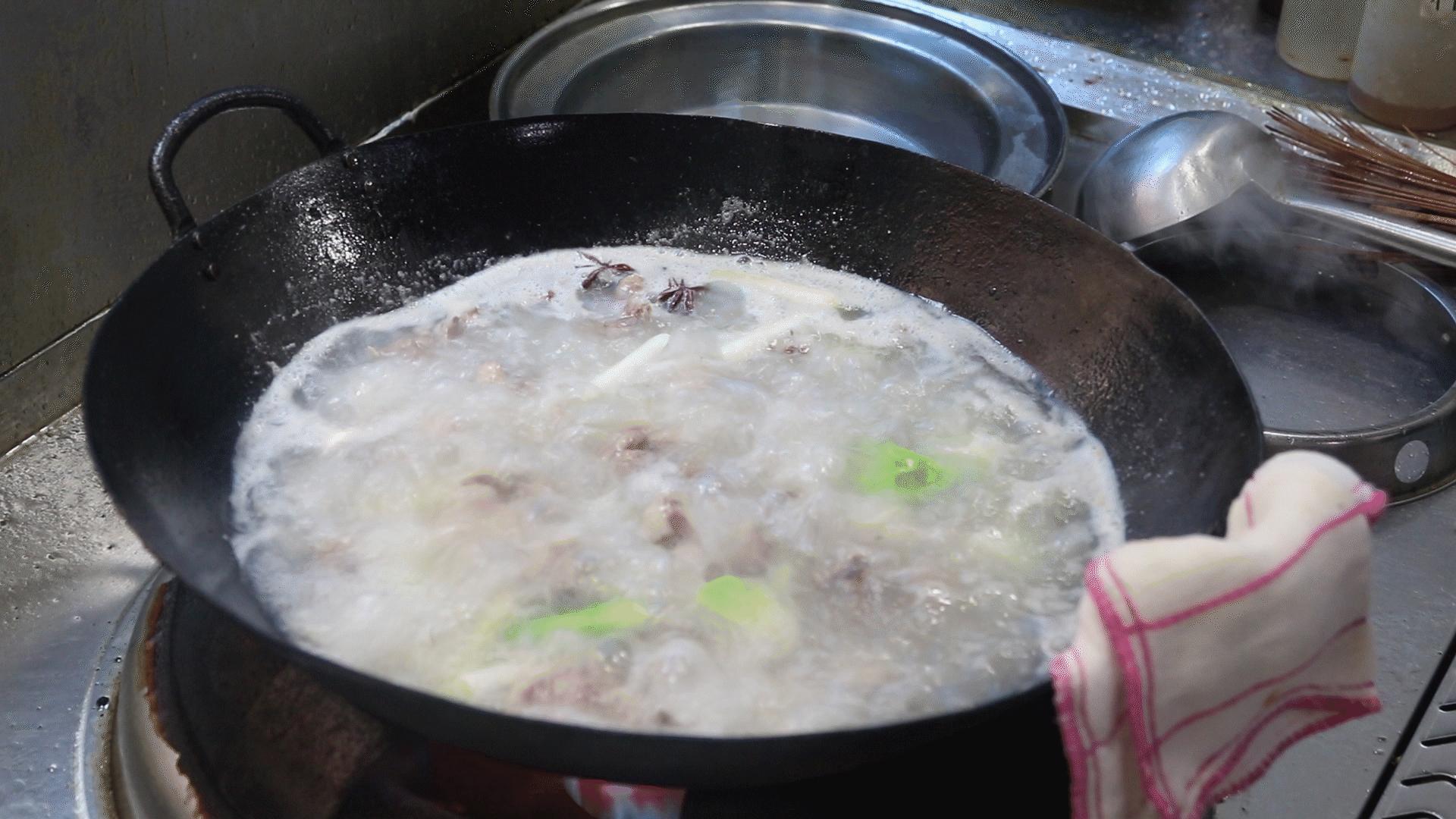 老鸭汤自己在家炖怎么才好吃,广东人夏天老鸭汤怎么炖好喝最好