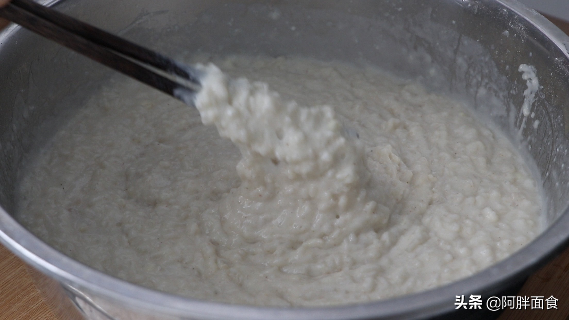 怎样炸丸子酥软好吃,开水烫面炸丸子视频