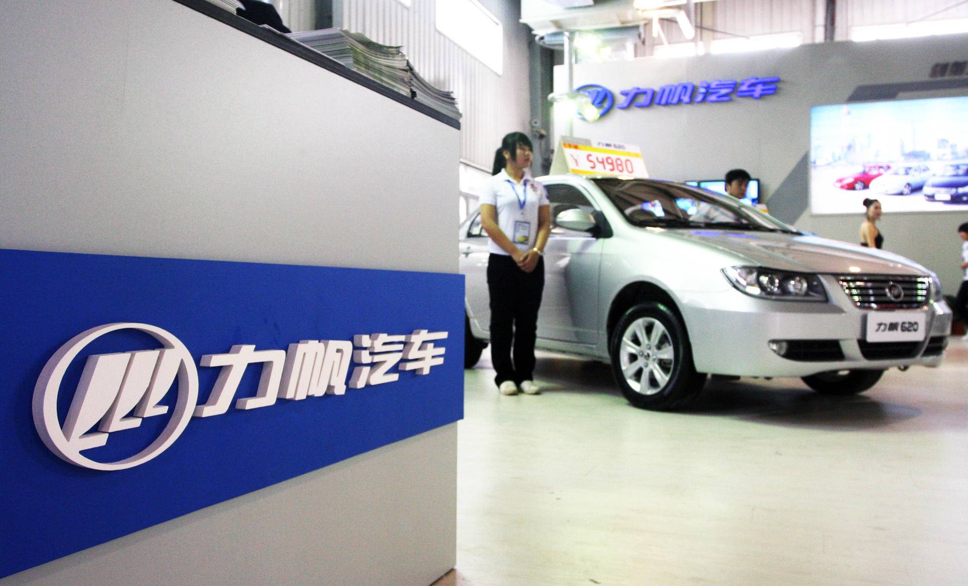 他曾劳改18年，54岁再创业成重庆首富，今负债200亿儿子狂买豪车