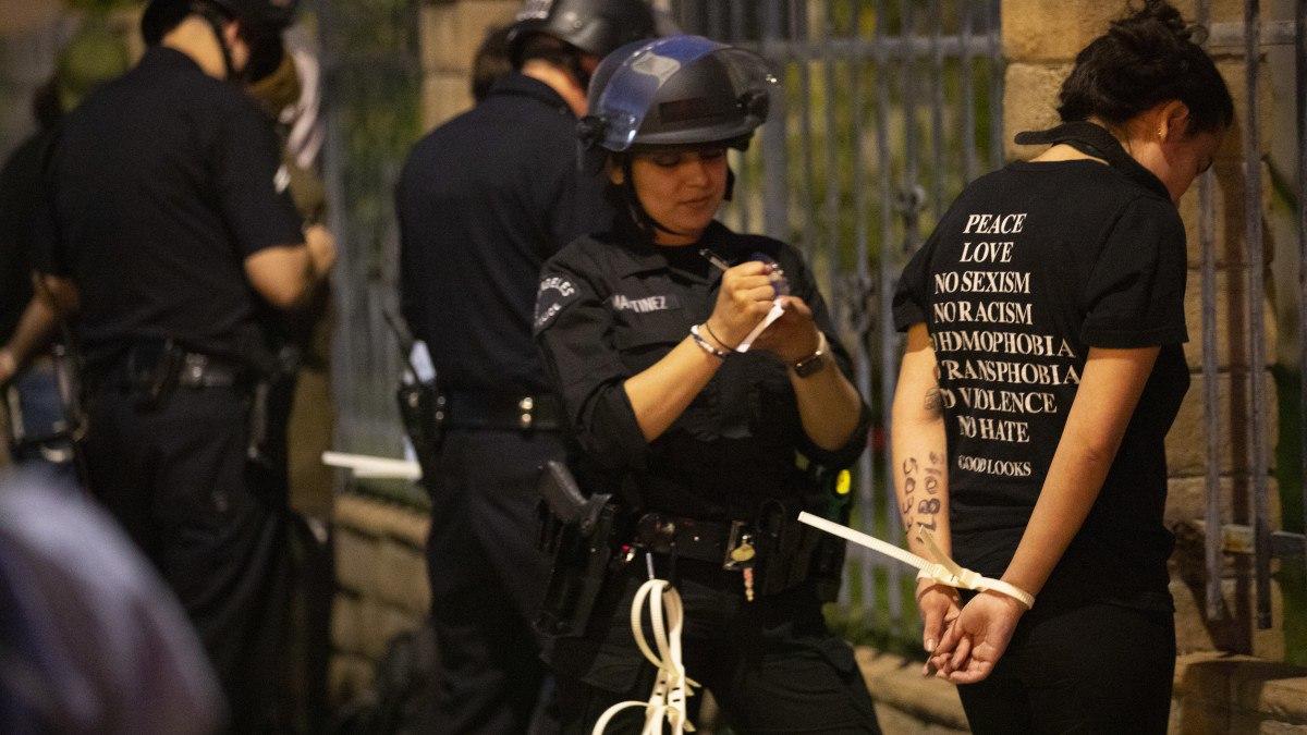 美国女警察执法遭袭击,美国宾州女子被袭