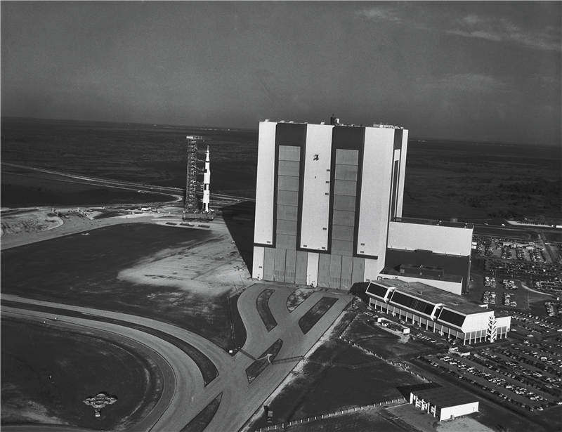 从“阿波罗1号”全体乘员牺牲，到实现20世纪最伟大成就之一，人类登月50年，从悲剧到传奇