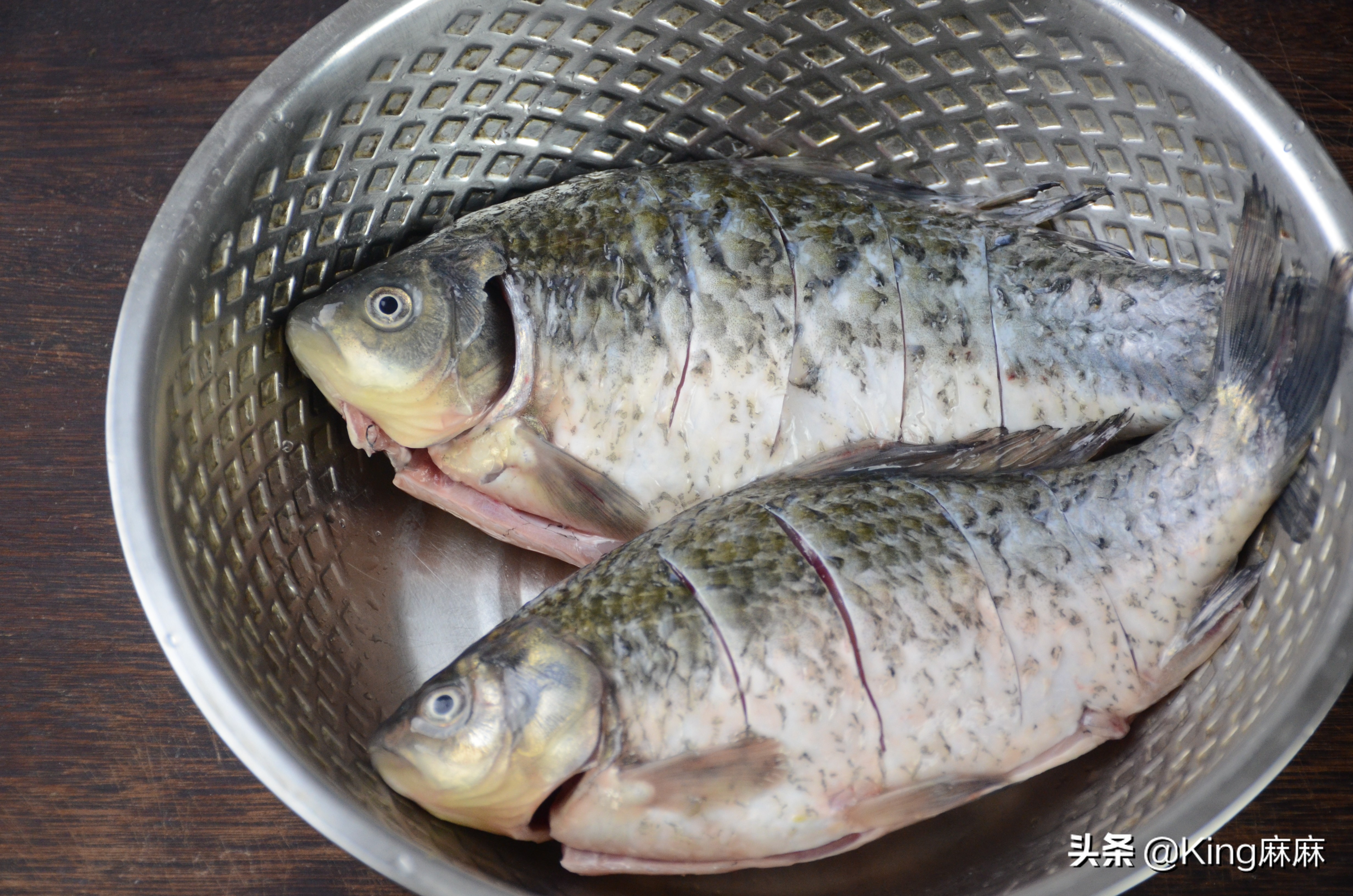 炖鱼汤到底去不去鱼鳞片,炖鱼汤只炖鱼要炖多久