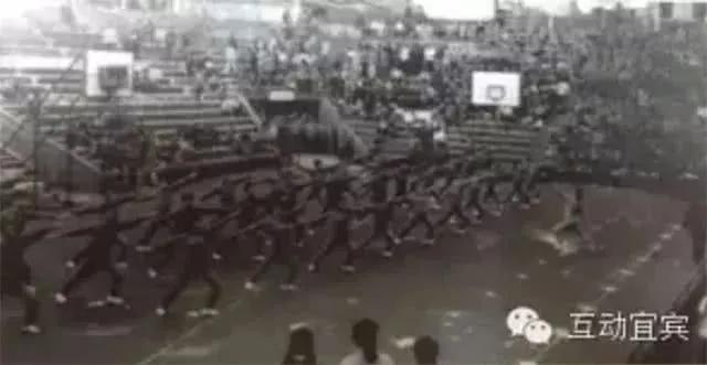 鍐嶈瀹滃鑿滃潩鏈哄満,鍥涘窛瀹滃鍐嶈