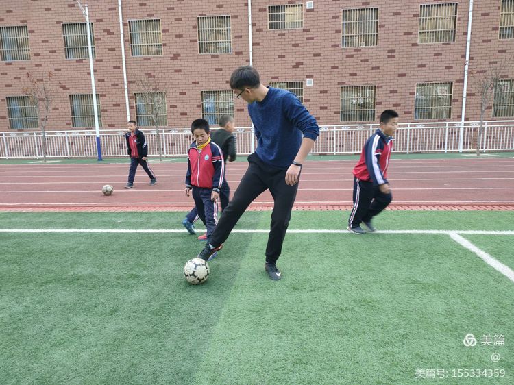 城南中心小学足球社团,龙泉街道中心小学足球社团