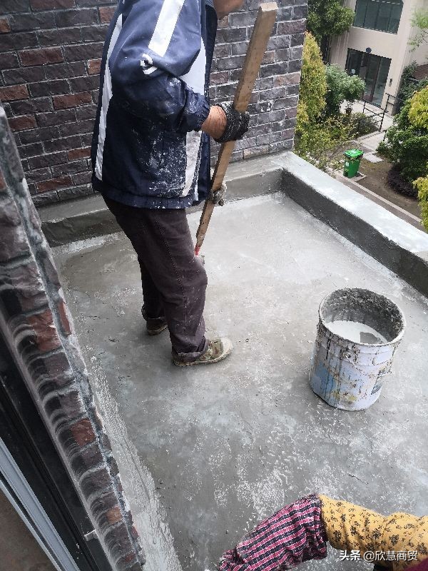 屋顶防水做完多长时间下雨没事,屋顶短期防水怎样最省钱