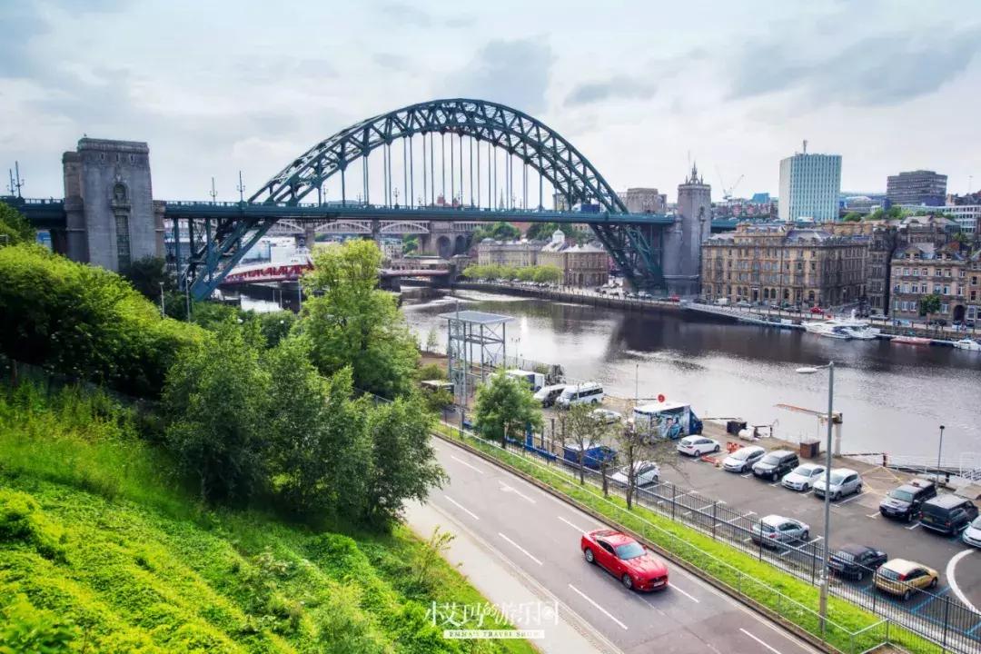 纽卡斯尔，店主为我弹奏了一把十万元的吉他