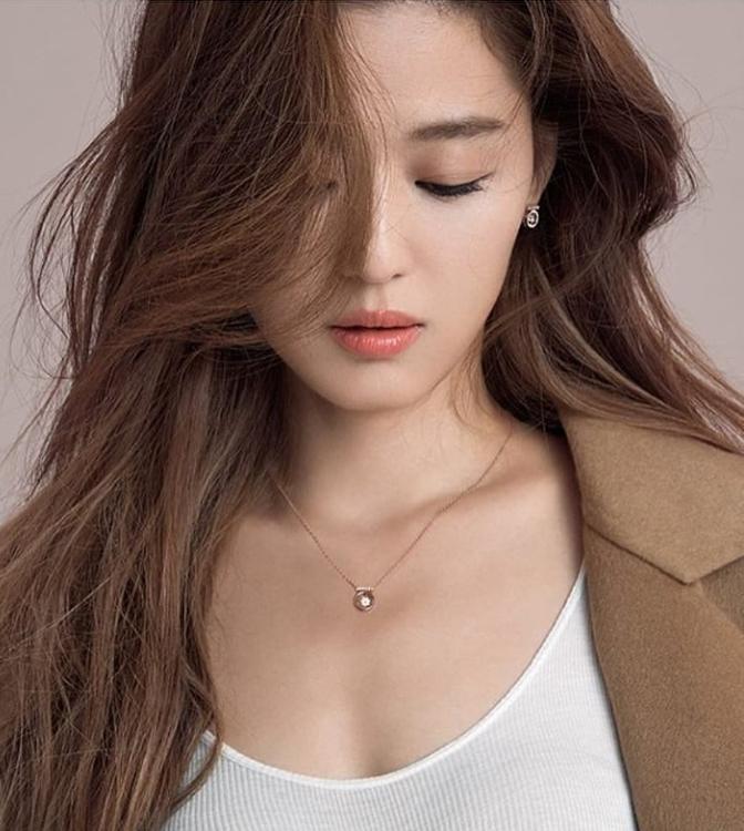 适合上班染的发色显白不掉黄,适合黄皮染的酷酷的发色