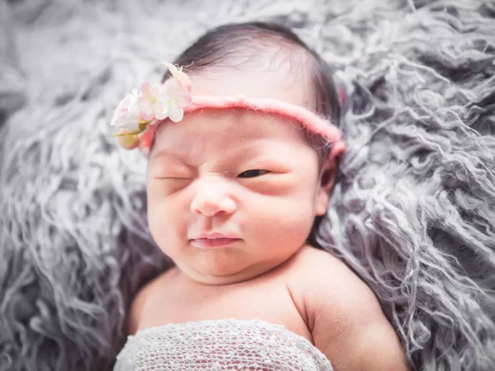 新生宝宝眼屎多什么原因,新生宝宝眼屎黄脓状怎么办