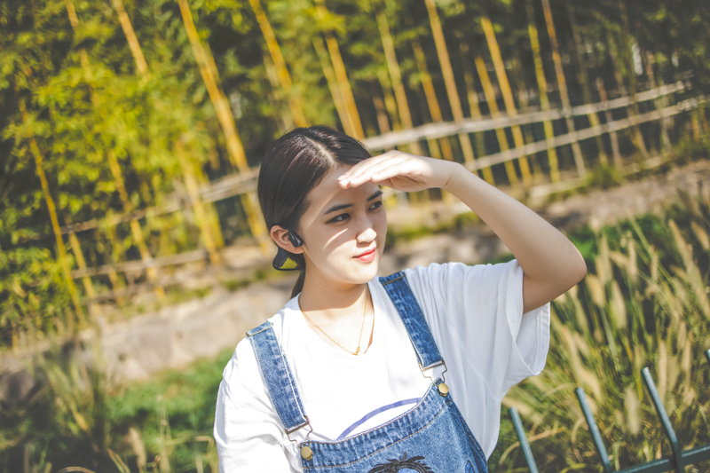 边洗澡边听歌费不费电量,边洗澡边听歌有什么后果