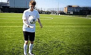 初学者足球颠球教学视频,单脚足球颠球教学初学者