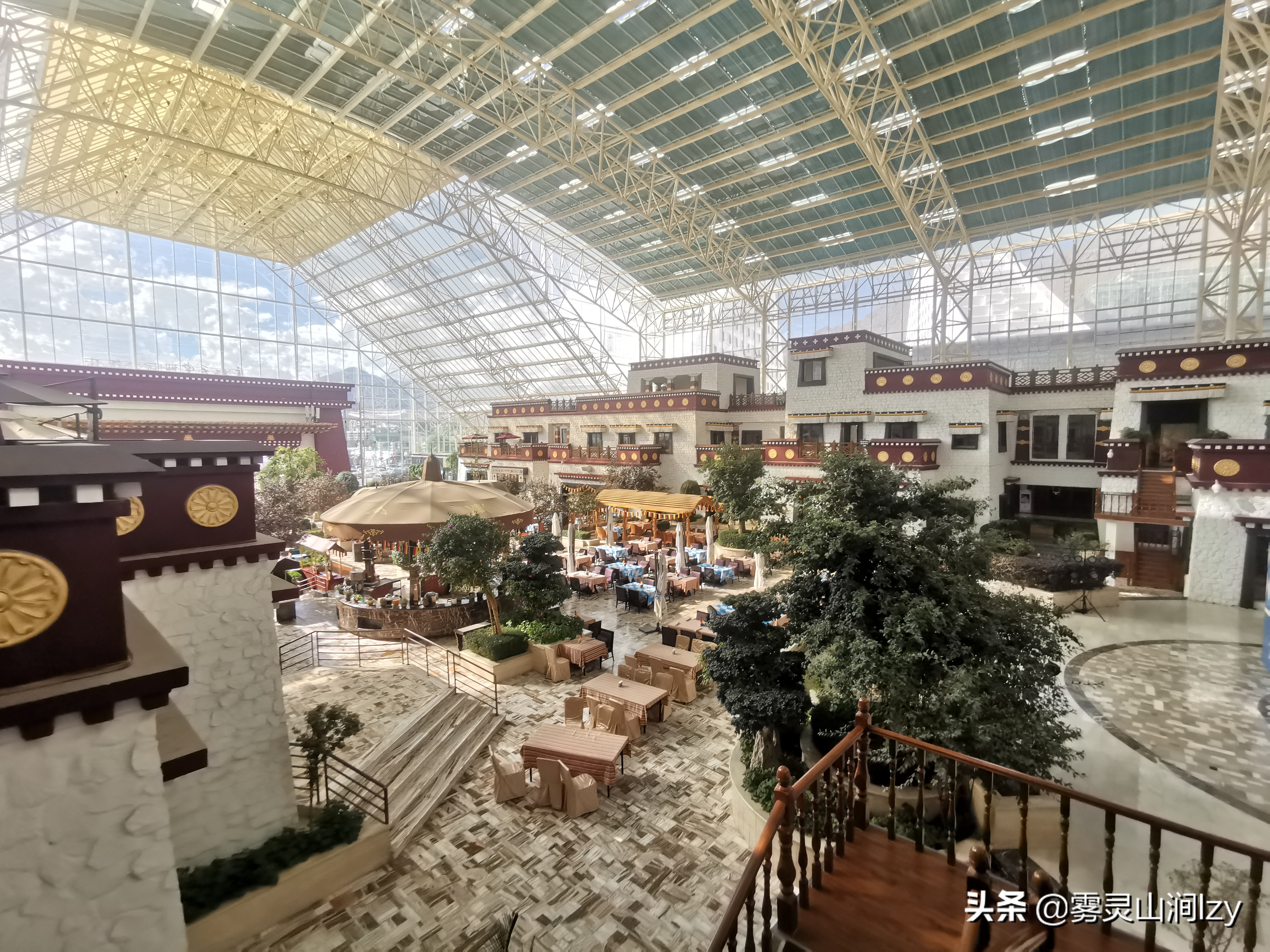 蓝天白云下的雪域高原布达拉宫,蓝天之下日光之城简介