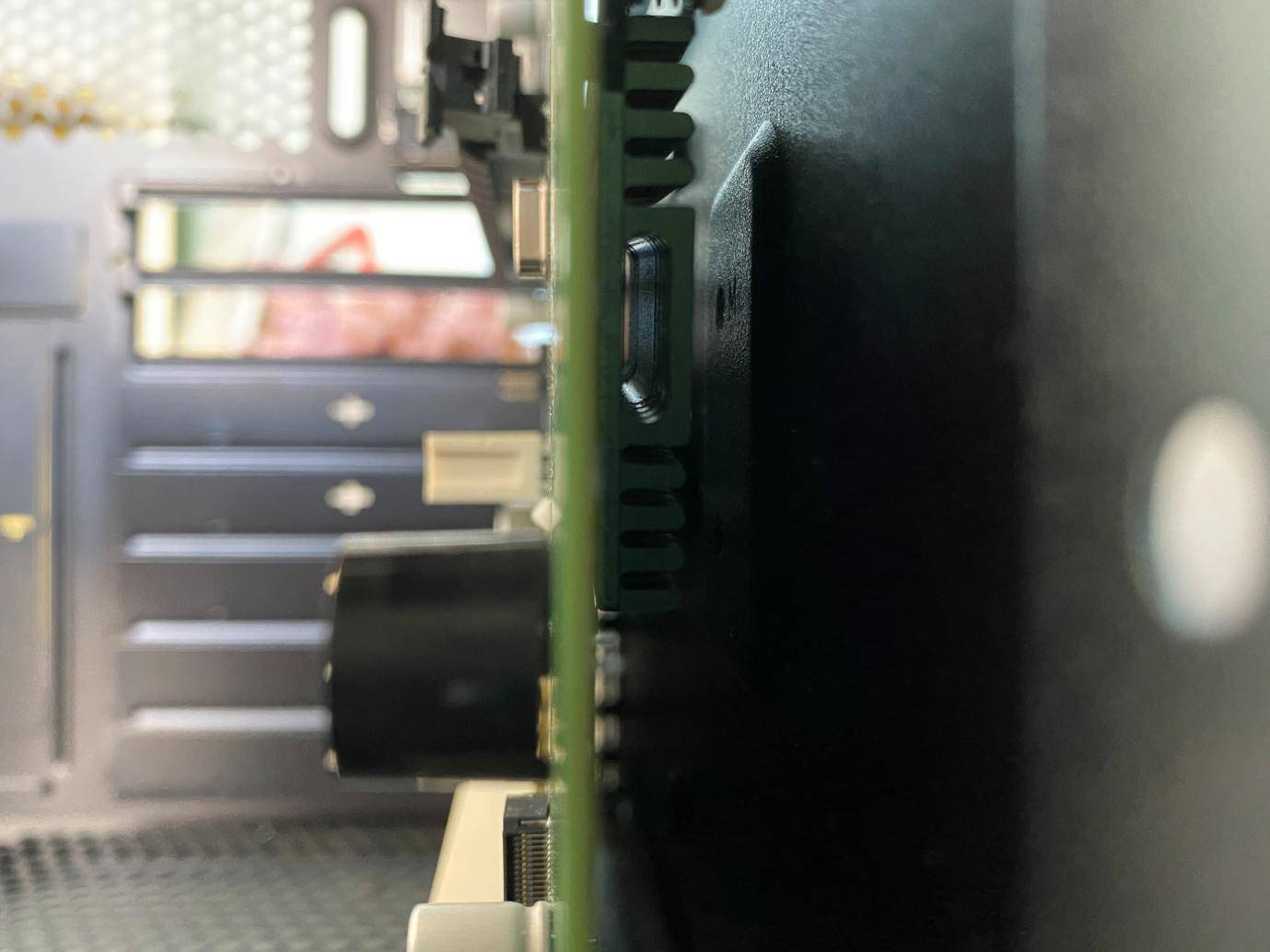 换cpu和主板电脑里的东西还有吗,电脑系统是装在主板还是cpu上