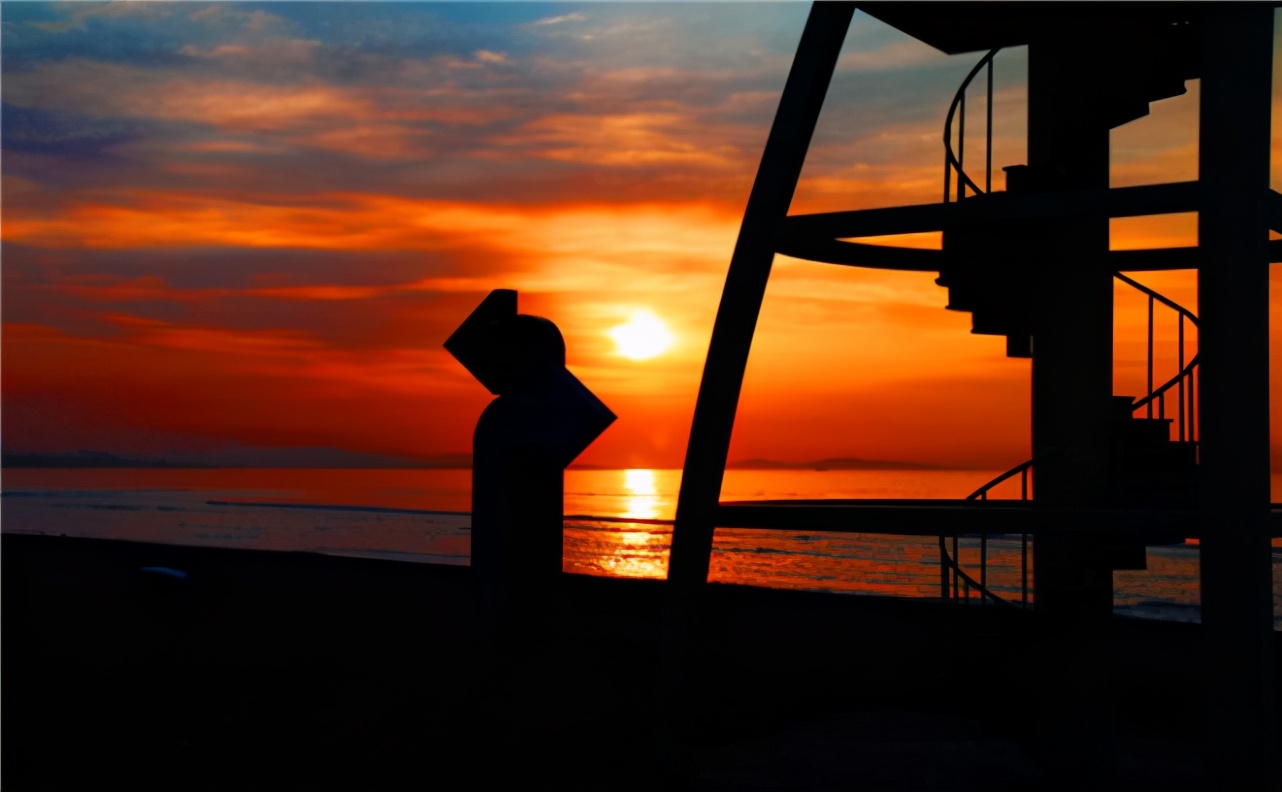 青岛旅游十大必去景点青岛栈桥,青岛站附近的旅游景点有哪些