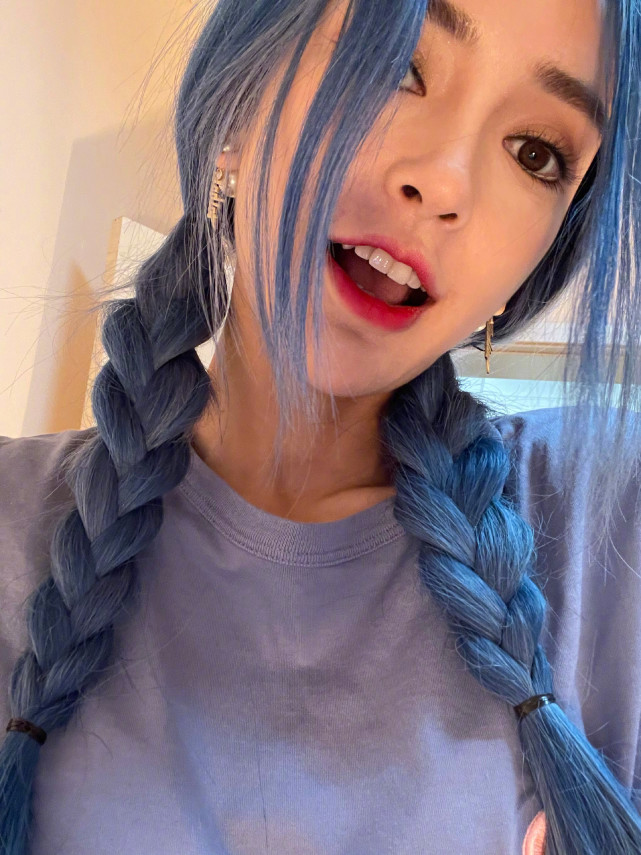 baby高清怼脸画面,baby怼脸照被嘲眼纹明显