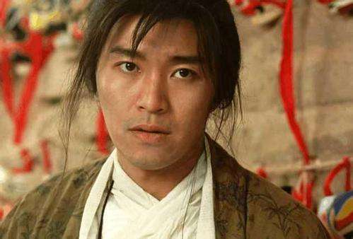 周星驰当年只给他客串一分钟的戏,他曾是周星驰电影的御用配角