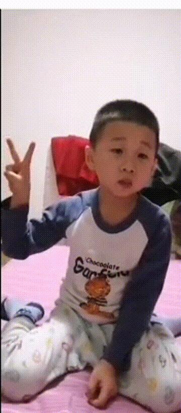 别人依偎在妈妈怀里，我却相隔千里，远在疫区的妈妈就是超级英雄