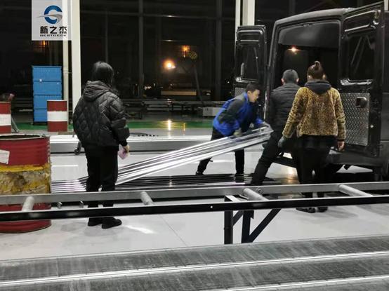 一个关于YXB38-152-914开口压型钢板的故事