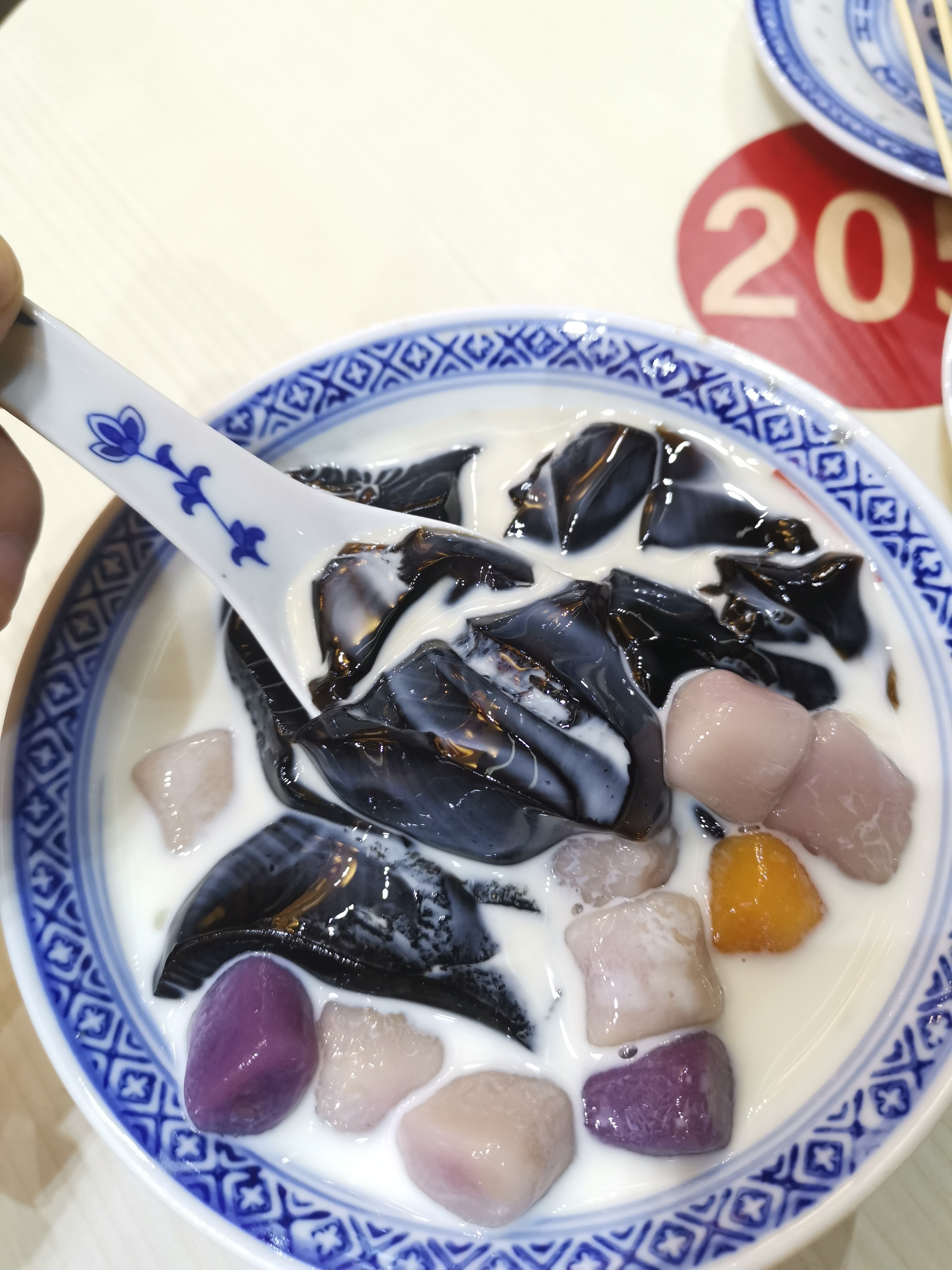 吃到自己破产！篇七：广州网红牛奶甜品连锁店——赵记传承探店