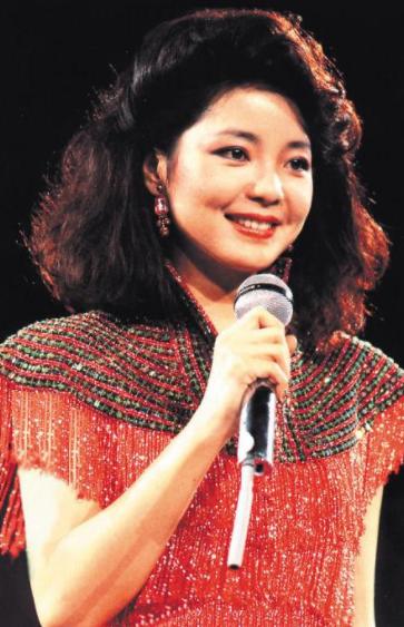 邓丽君坎坷爱情史,邓丽君的四段恋情和四首歌