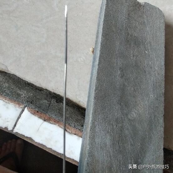 6-12岁自制鱼钩的方法,荒野求生野外自制鱼钩简单的方法