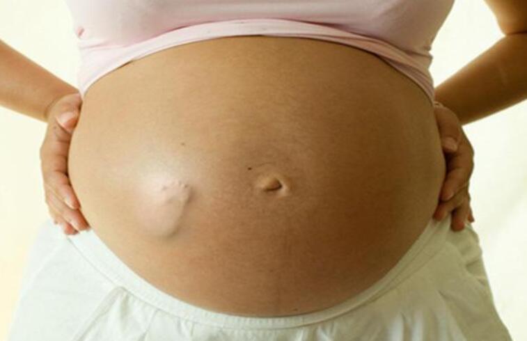 孕期肚子发硬发紧是怎么回事啊,孕期肚子总是发紧发硬怎么回事