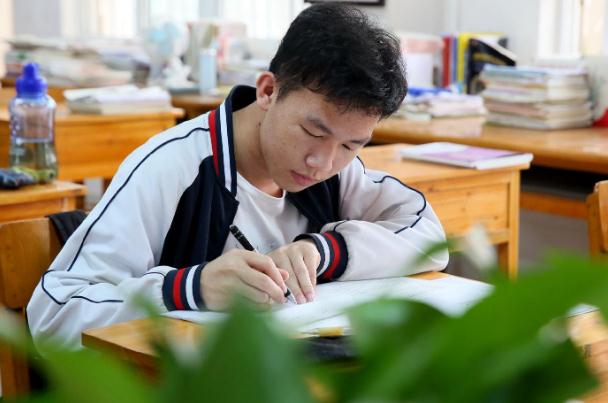 马嘉祺正走在高考的路上,马嘉祺高考闭关纪录片