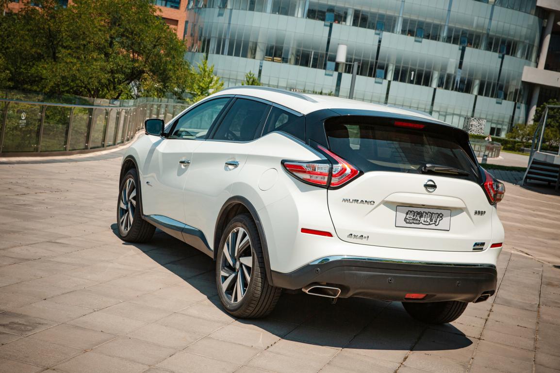 李扬试驾日产楼兰25t,日产楼兰2019款2.5l试驾