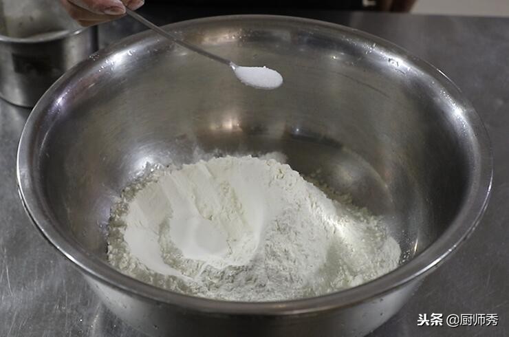 煮饺子的正确方法要放油吗视频,饺子冷水下锅还是热水下锅不破皮