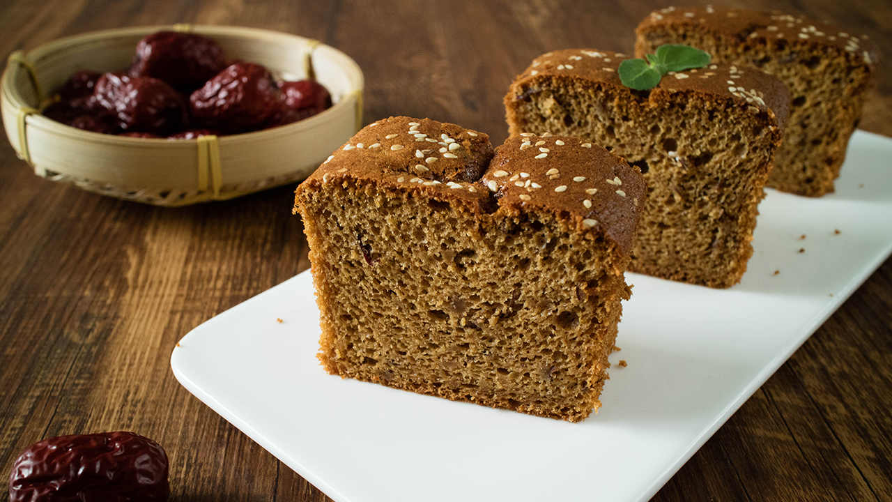 做枣糕把鸡蛋打发会不会更松软,枣糕王松软香甜的红糖枣糕做法