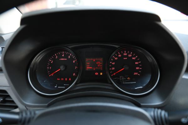 推荐五菱宏光1.5LS舒适型，空间大，性价比高